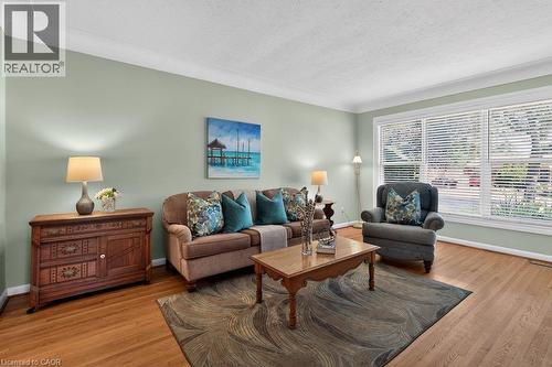 20 Cardinal Drive, Hamilton, ON - Indoor Photo Showing Living Room