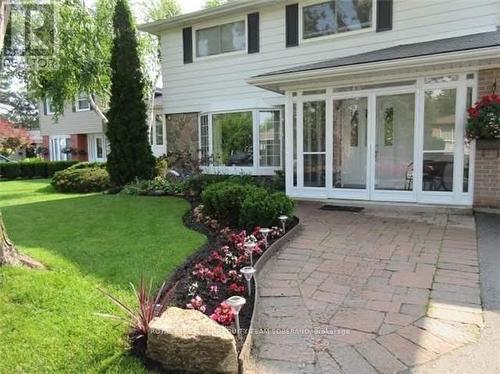 54 ROBERTS CRESCENT , Brampton, Ontario L6W 1G8 3