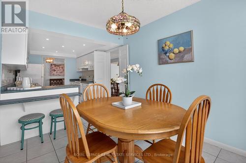 1601 - 2180 Marine Drive, Oakville, ON - Indoor Photo Showing Dining Room