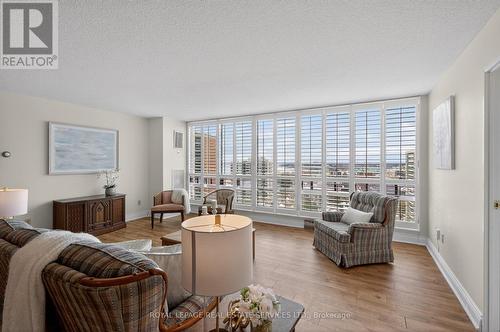 1601 - 2180 Marine Drive, Oakville, ON - Indoor Photo Showing Living Room
