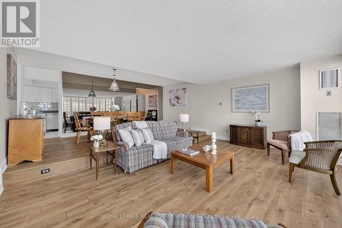 1601 - 2180 Marine Drive, Oakville, ON - Indoor Photo Showing Living Room