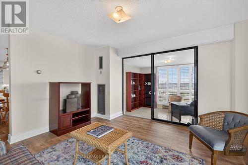 1601 - 2180 Marine Drive, Oakville, ON - Indoor Photo Showing Living Room