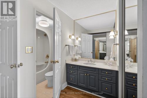 1601 - 2180 Marine Drive, Oakville, ON - Indoor Photo Showing Bathroom