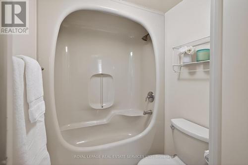 1601 - 2180 Marine Drive, Oakville, ON - Indoor Photo Showing Bathroom