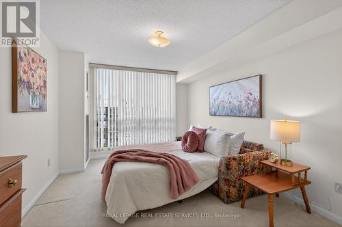 1601 - 2180 Marine Drive, Oakville, ON - Indoor Photo Showing Bedroom