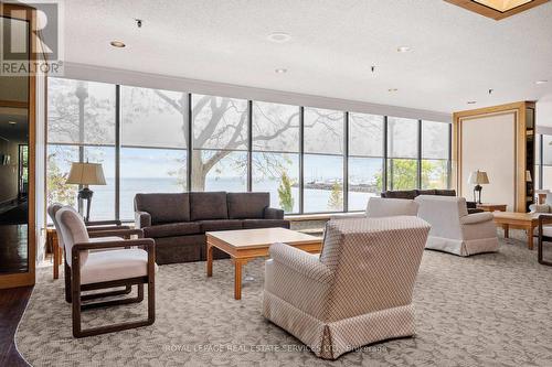 1601 - 2180 Marine Drive, Oakville, ON - Indoor