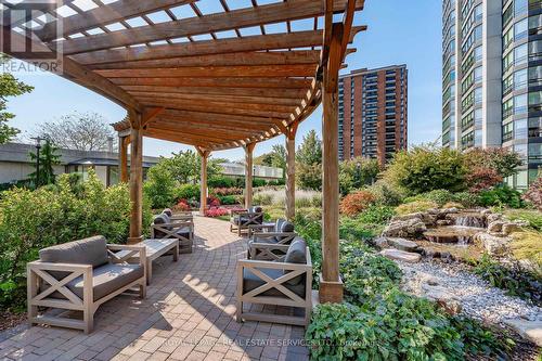1601 - 2180 Marine Drive, Oakville, ON - Outdoor