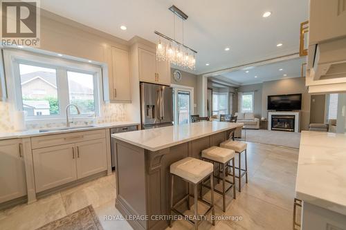 2367 Eighth Line, Oakville, ON - Indoor Photo Showing Kitchen With Upgraded Kitchen