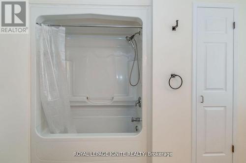 64 Templewood Drive, Kitchener, ON - Indoor Photo Showing Bathroom