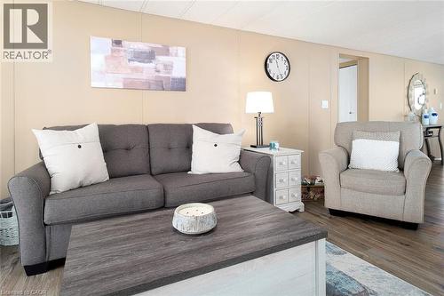 580 Beaver Creek Road Unit# 189, Waterloo, ON - Indoor Photo Showing Living Room