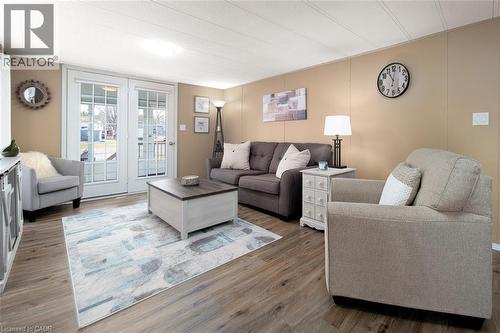 580 Beaver Creek Road Unit# 189, Waterloo, ON - Indoor Photo Showing Living Room