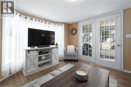 580 Beaver Creek Road Unit# 189, Waterloo, ON - Indoor Photo Showing Living Room