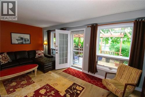 24 Walker Court, Grimsby, ON - Indoor Photo Showing Living Room