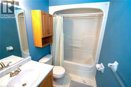 24 Walker Court, Grimsby, ON - Indoor Photo Showing Bathroom