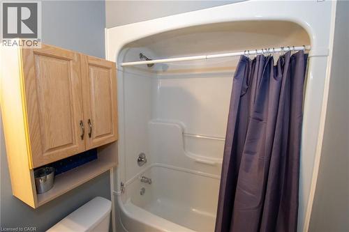 24 Walker Court, Grimsby, ON - Indoor Photo Showing Bathroom