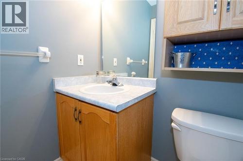 24 Walker Court, Grimsby, ON - Indoor Photo Showing Bathroom