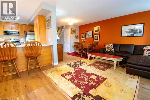 24 Walker Court, Grimsby, ON - Indoor Photo Showing Living Room
