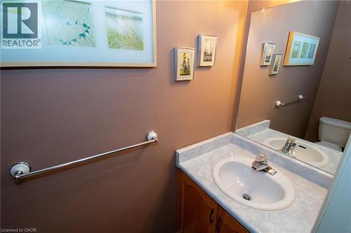 24 Walker Court, Grimsby, ON - Indoor Photo Showing Bathroom