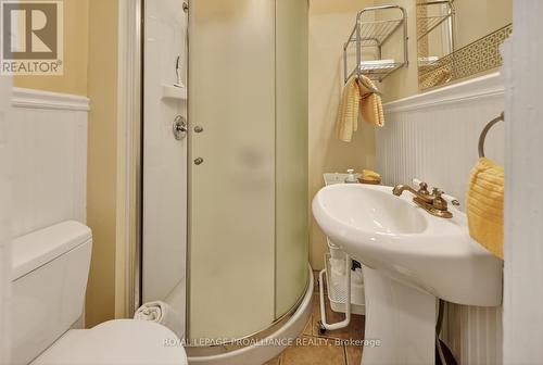 Main 3 piece bath - 34 Water Street W, Brockville, ON - Indoor Photo Showing Bathroom