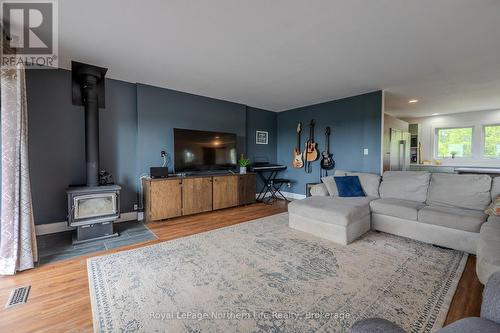 11327 Highway 17, West Nipissing (Sturgeon Falls), ON - Indoor Photo Showing Living Room