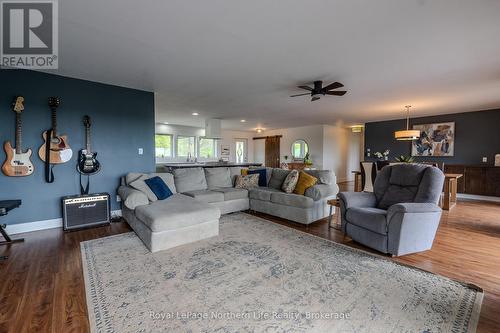 11327 Highway 17, West Nipissing (Sturgeon Falls), ON - Indoor Photo Showing Living Room