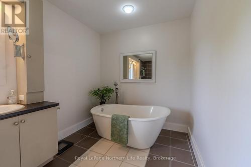 11327 Highway 17, West Nipissing (Sturgeon Falls), ON - Indoor Photo Showing Bathroom