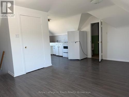 519 Yonge Street, Midland, ON - Indoor Photo Showing Kitchen