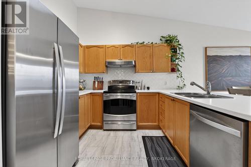 964 Rainbow Crescent, Kingston (Kingston East (Incl Barret Crt)), ON - Indoor Photo Showing Kitchen With Double Sink