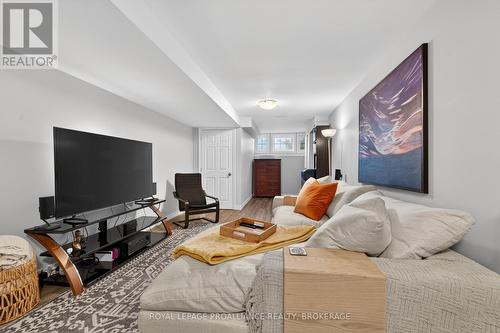 964 Rainbow Crescent, Kingston (Kingston East (Incl Barret Crt)), ON - Indoor Photo Showing Living Room