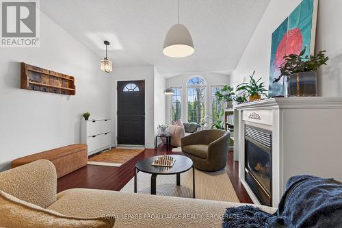 964 Rainbow Crescent, Kingston (Kingston East (Incl Barret Crt)), ON - Indoor Photo Showing Living Room With Fireplace