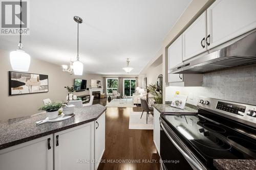 21 - 5530 Glen Erin Drive, Mississauga, ON - Indoor Photo Showing Kitchen With Upgraded Kitchen