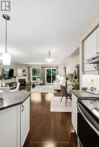 21 - 5530 Glen Erin Drive, Mississauga, ON - Indoor Photo Showing Kitchen