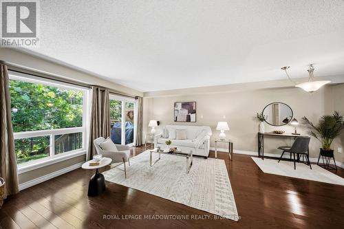 21 - 5530 Glen Erin Drive, Mississauga, ON - Indoor Photo Showing Living Room