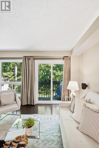21 - 5530 Glen Erin Drive, Mississauga, ON - Indoor Photo Showing Living Room