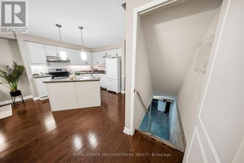 21 - 5530 Glen Erin Drive, Mississauga, ON - Indoor Photo Showing Kitchen
