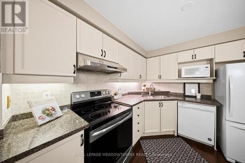 21 - 5530 Glen Erin Drive, Mississauga, ON - Indoor Photo Showing Kitchen