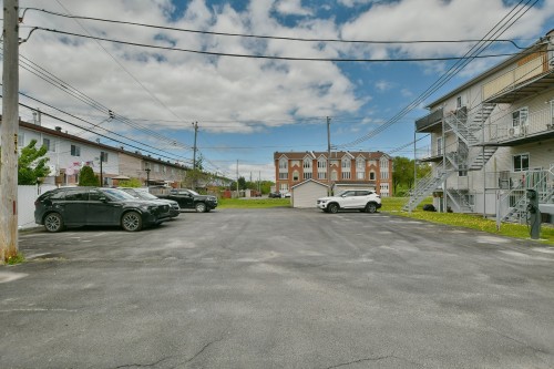 Cour - 301-14595 Rue Sherbrooke E., Montréal (Rivière-Des-Prairies/Pointe-Aux-Trembles), QC - Outdoor