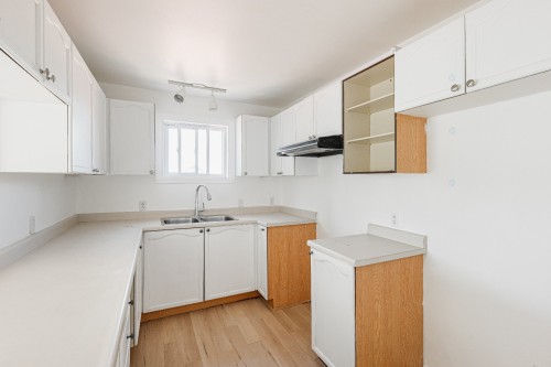 Cuisine - 8-4180 Av. Pierre-De Coubertin, Montréal (Mercier/Hochelaga-Maisonneuve), QC - Indoor Photo Showing Kitchen With Double Sink
