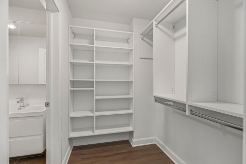 Closet - 410-245 Ch. Bates, Mont-Royal, QC - Indoor With Storage