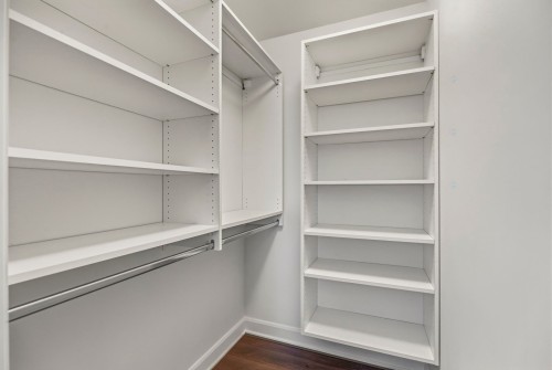 Closet - 410-245 Ch. Bates, Mont-Royal, QC - Indoor With Storage