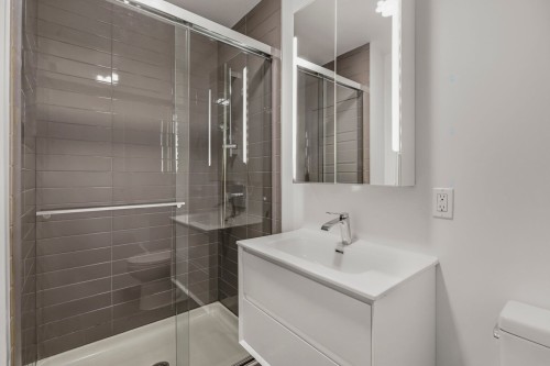 Bathroom - 410-245 Ch. Bates, Mont-Royal, QC - Indoor Photo Showing Bathroom