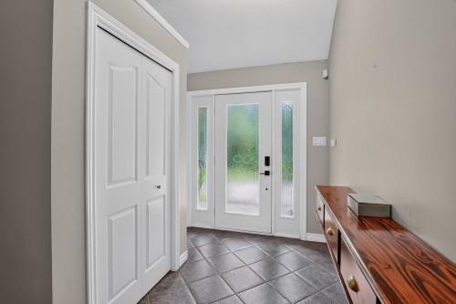 Hall d'entrée/Vestibule - 727 Ch. Edelweiss, La Pêche, QC - Indoor Photo Showing Other Room