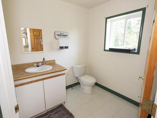 7081 Hwy 61, Neebing, ON - Indoor Photo Showing Bathroom