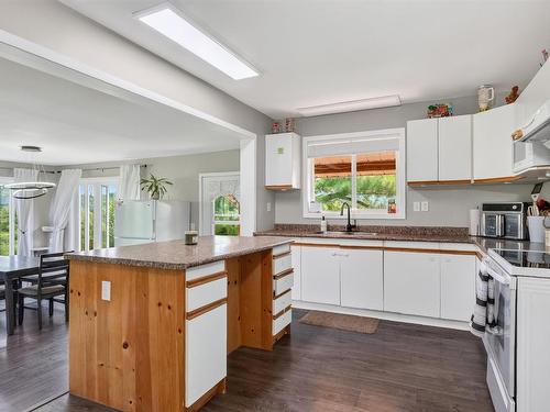 7081 Hwy 61, Neebing, ON - Indoor Photo Showing Kitchen