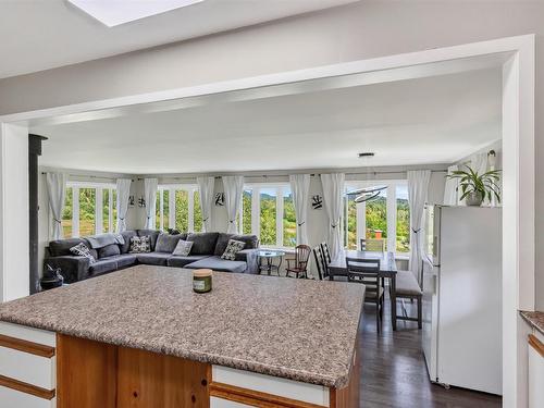7081 Hwy 61, Neebing, ON - Indoor Photo Showing Other Room