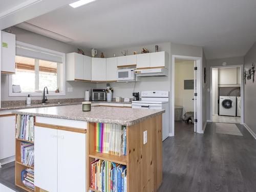 7081 Hwy 61, Neebing, ON - Indoor Photo Showing Kitchen