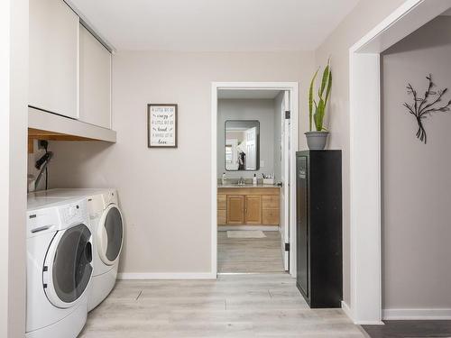 7081 Hwy 61, Neebing, ON - Indoor Photo Showing Laundry Room
