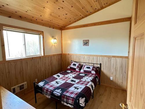 7081 Hwy 61, Neebing, ON - Indoor Photo Showing Bedroom
