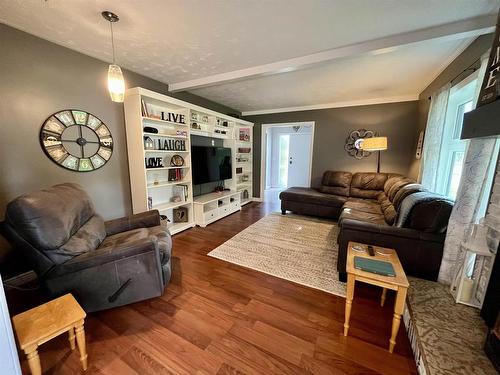 633 Church St, Fort Frances, ON - Indoor Photo Showing Living Room
