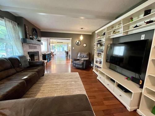 633 Church St, Fort Frances, ON - Indoor Photo Showing Living Room With Fireplace
